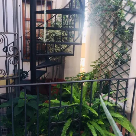 לינה וארוחת בוקר St. Remy 3*