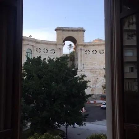 לינה וארוחת בוקר St. Remy קליארי